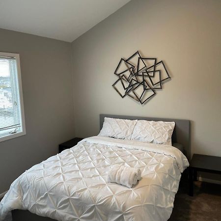 Shore Acres Waterfront Home In Brick With Swimming Pool Access מראה חיצוני תמונה