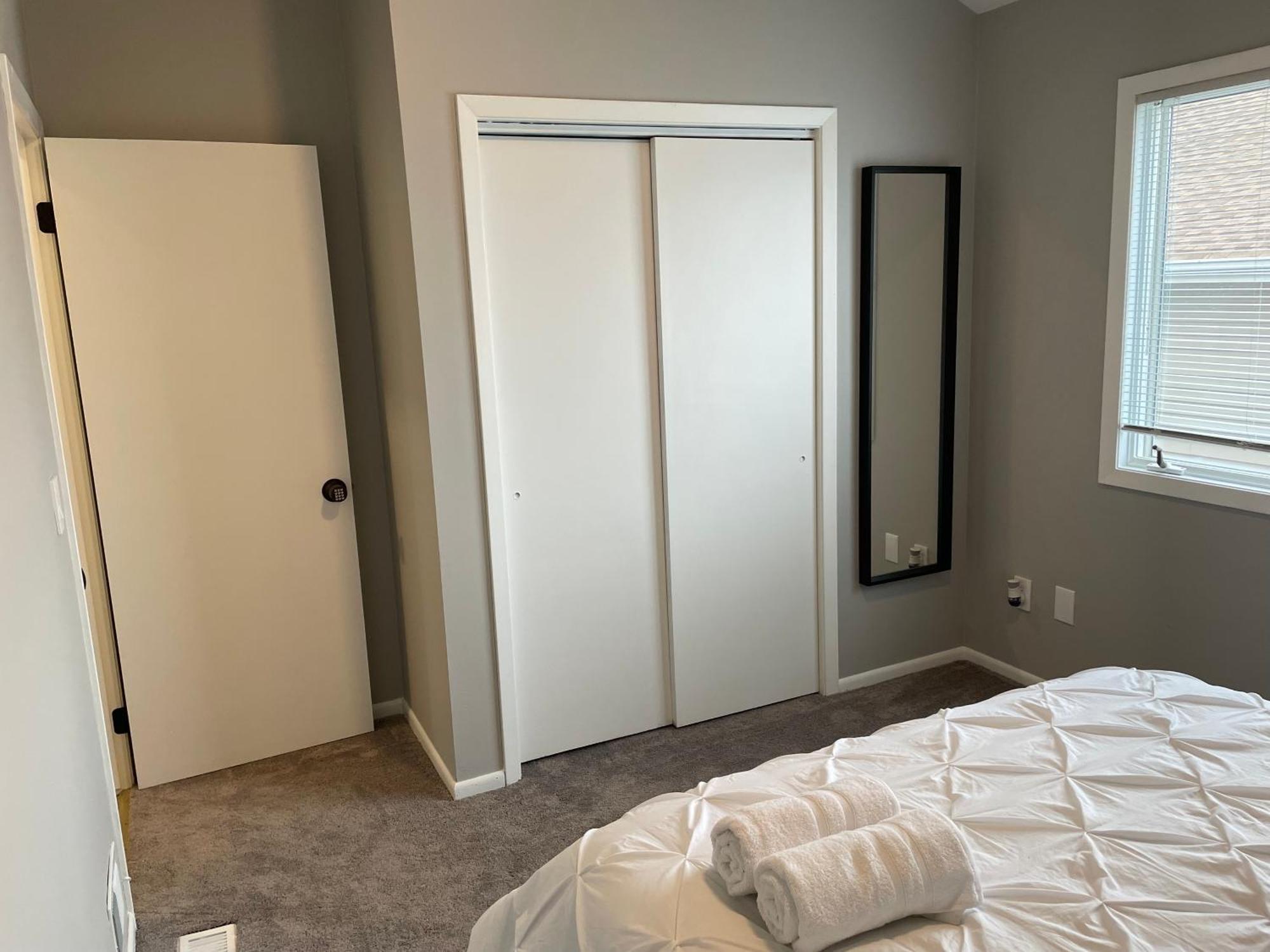 Shore Acres Waterfront Home In Brick With Swimming Pool Access מראה חיצוני תמונה
